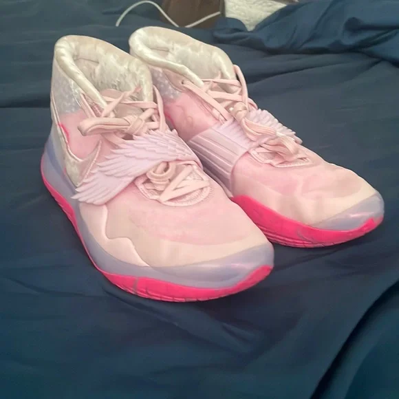 I am selling KD aunt pearls 12. These are a very rare page of KDs shoes. Nike Confirms Release Date for the  main image 3